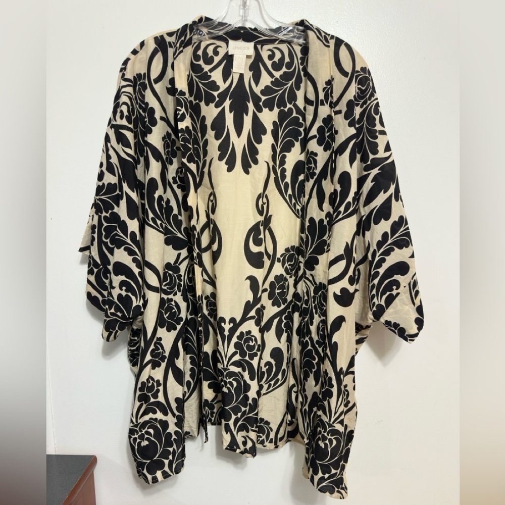 Chico's Black and Cream Patterned Kimono